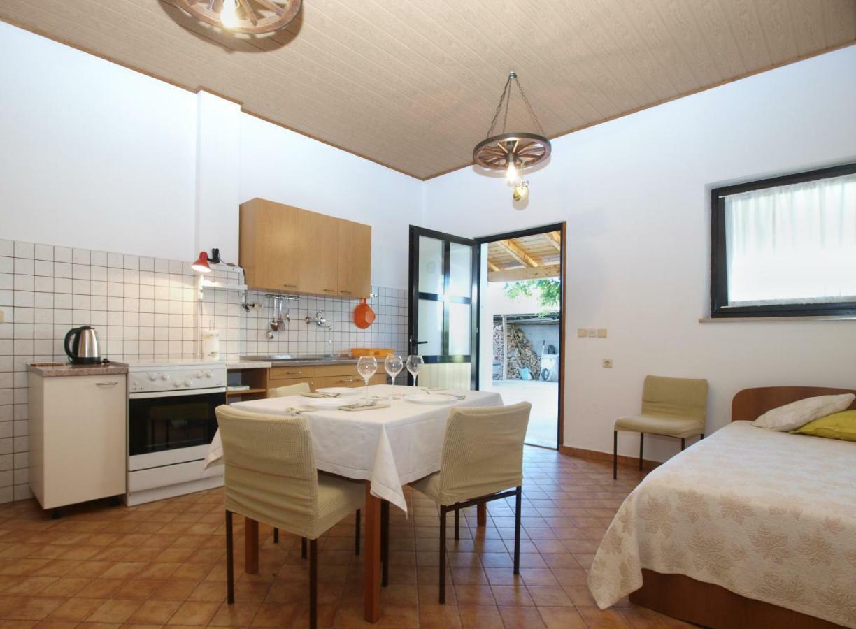 Apartments Boris 1965 พูลา ภายนอก รูปภาพ