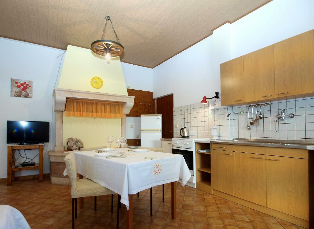 Apartments Boris 1965 พูลา ภายนอก รูปภาพ